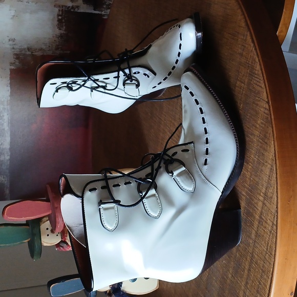 Mid Calf Short COACH boot - Picture 2 of 6